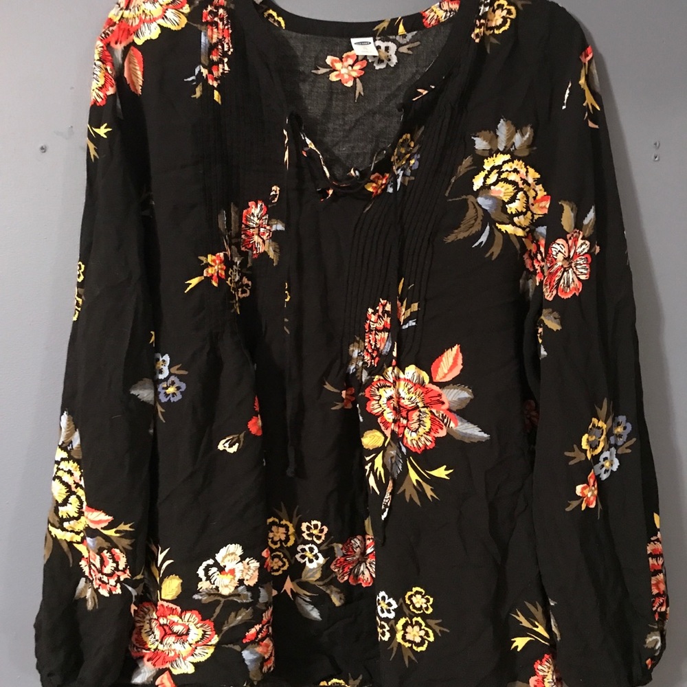 Old navy shirt size XL